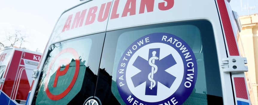 Wypadek w Warszawie. Karetka na sygnale zderzyła się z mazdą k. Dworca Wileńskiego