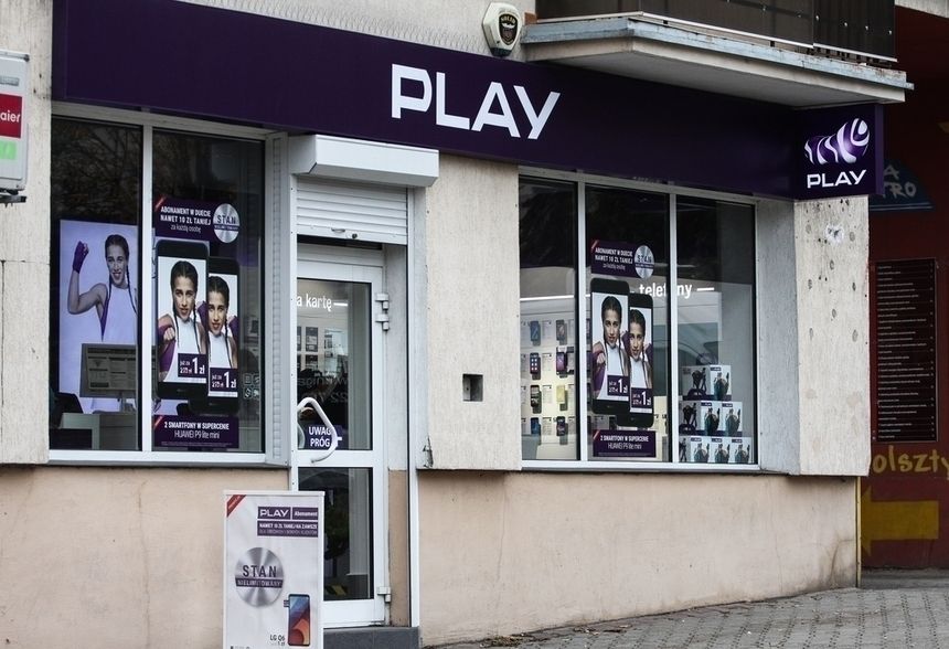 Klienci Play dostają podejrzane SMS-y. Rzecznik sieci apeluje i wyjaśnia|undefined