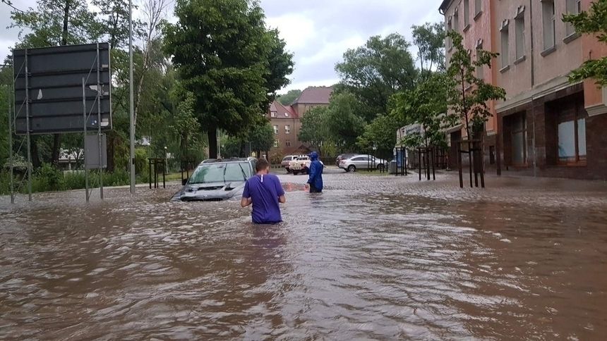 Gorzów Wielkopolski. Paraliż po ulewie. Na rondach tworzyły się baseny
