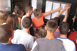 Wyniki rekrutacji 2019. Zalewska broni reformy, Stanisławek wysyła za granicę