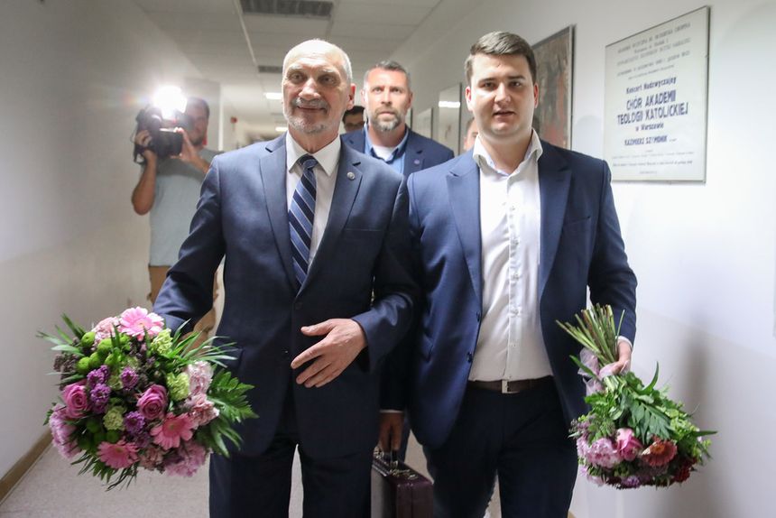Bartłomiej Misiewicz i Antoni Macierewicz|undefined