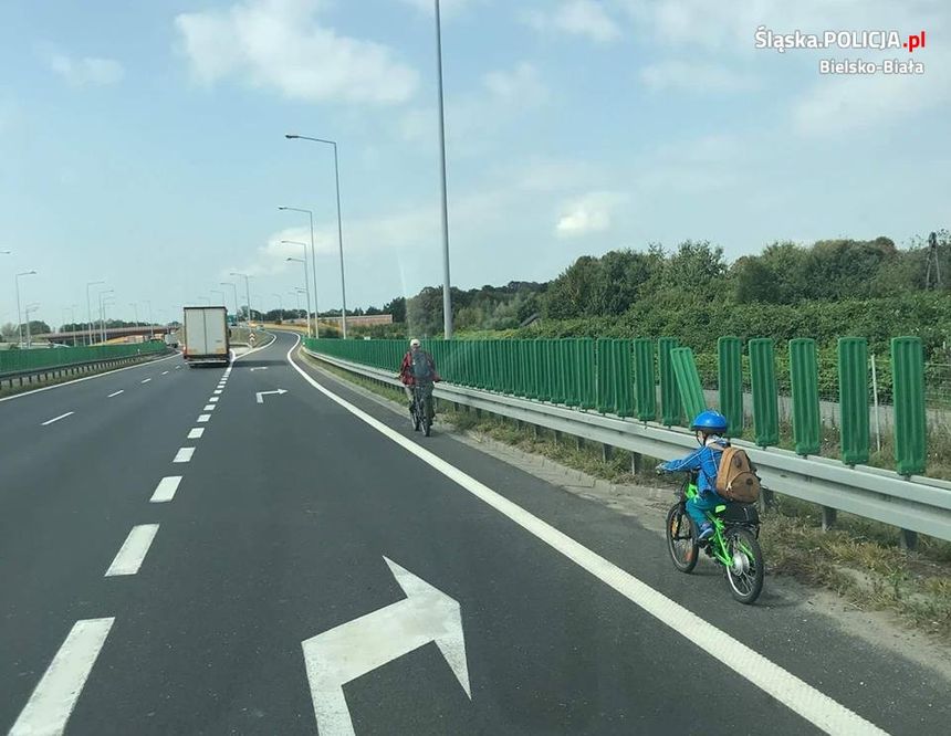 Bielsko-Biała. Ojciec jechał rowerem z synem po drodze ekspresowej|undefined
