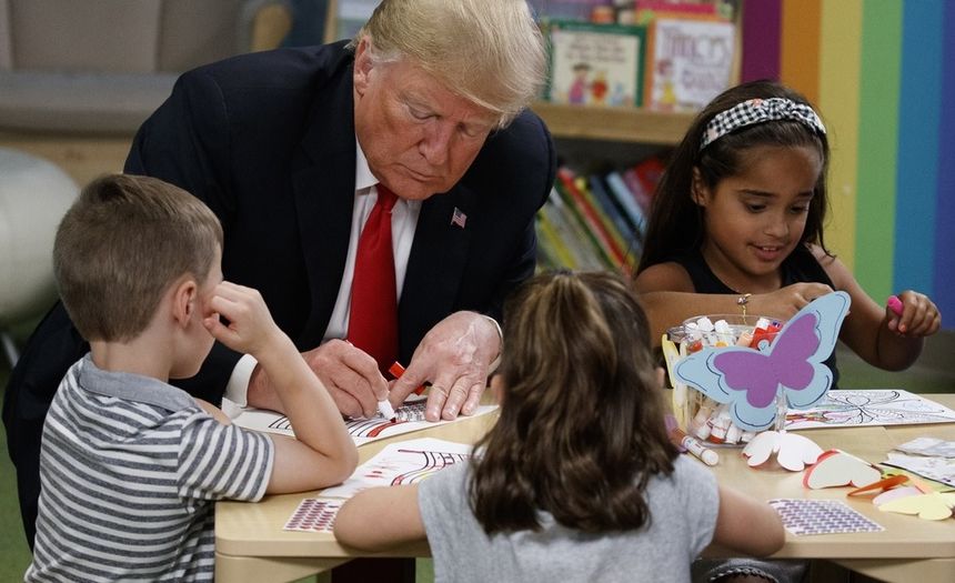 Donald Trump nie wie, jak wygląda flaga USA?|undefined