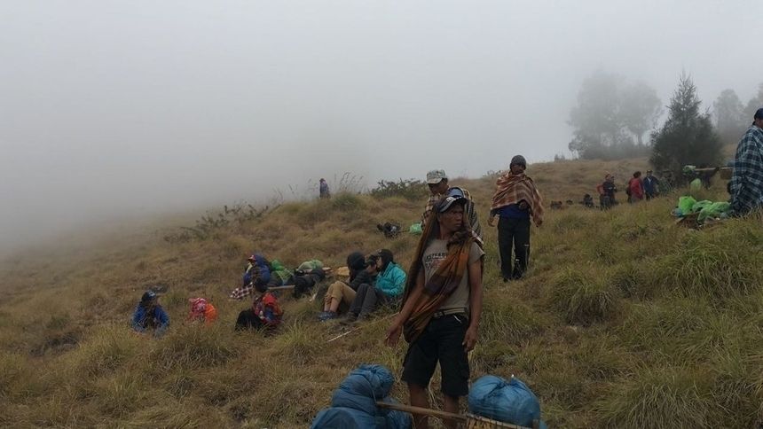 Indonezja. Akcja ratunkowa wspinaczy uwięzionych na wulkanie|undefined