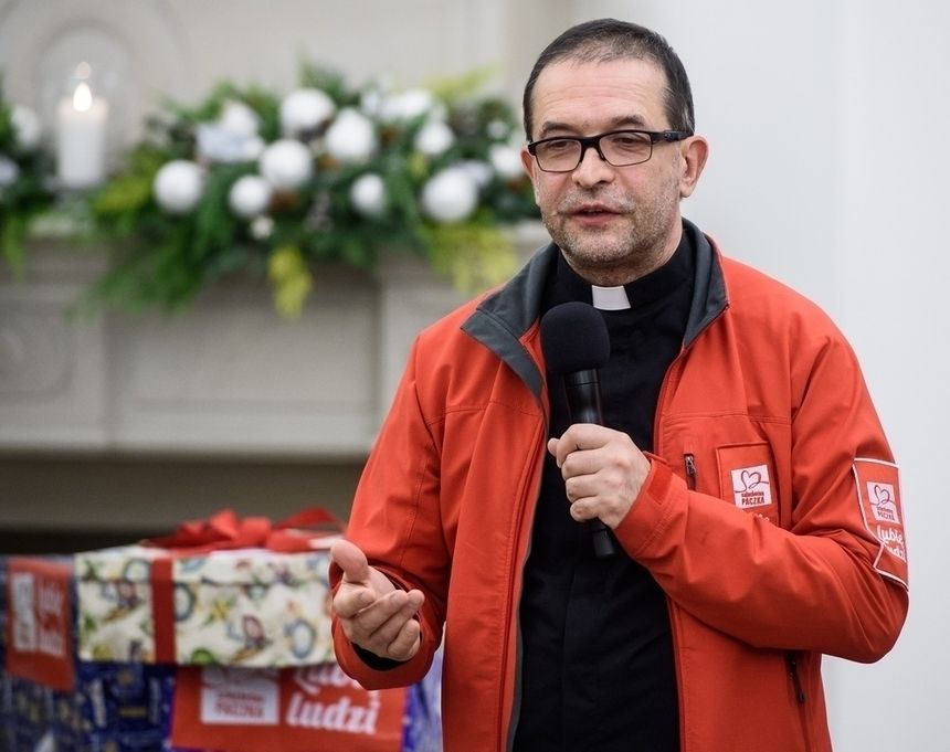 Onet: Ks. Jacek Stryczek stosuje mobbing wobec swoich pracowników|undefined
