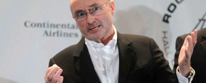 Phil Collins podczas gali wprowadzenia do Rock And Roll Hall Of Fame w 2010 roku
