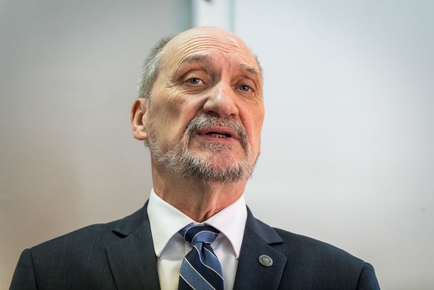Macierewicz|undefined