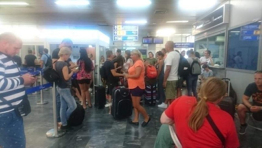 polscy turyści utknęli na lotnisku na wyspie Lesbos|undefined