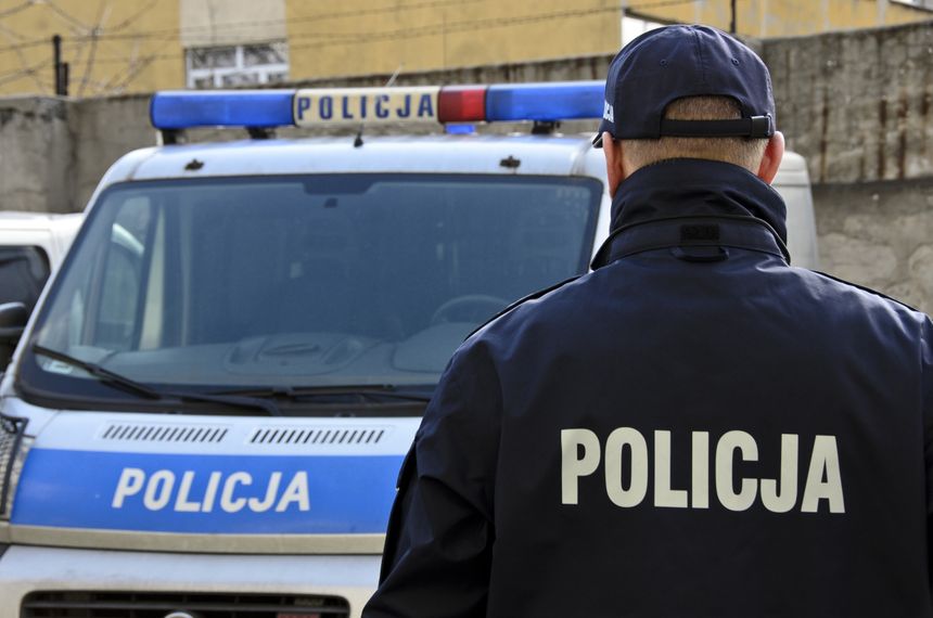 Policja szuka złodziei, którzy są odpowiedzialni za wybuch bankomatu w Kożuchowie|center