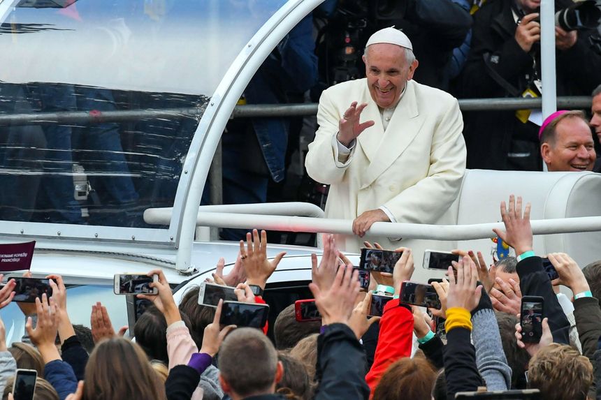 Papież Franciszek rozpoczął pielgrzymkę na Litwie|undefined