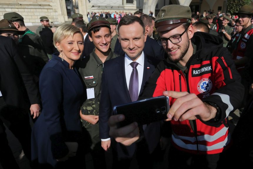 CBOS: Andrzej Duda z 69 proc. zaufaniem. Antoni Macierewicz 55 proc. nieufności|undefined