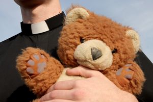 Ksiądz z zapędami pedofilskimi|undefined