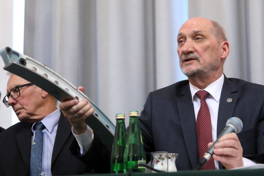Macierewicz|undefined