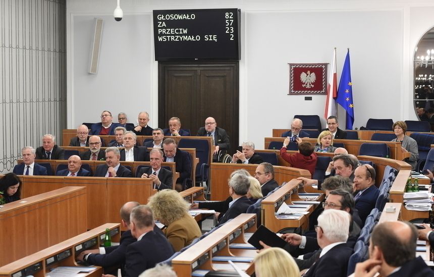 Senat|undefined