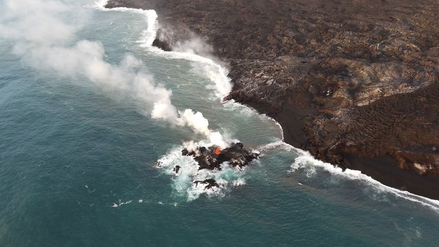 Hawaje. Nowa wyspa powstała po erupcji wulkanu|undefined