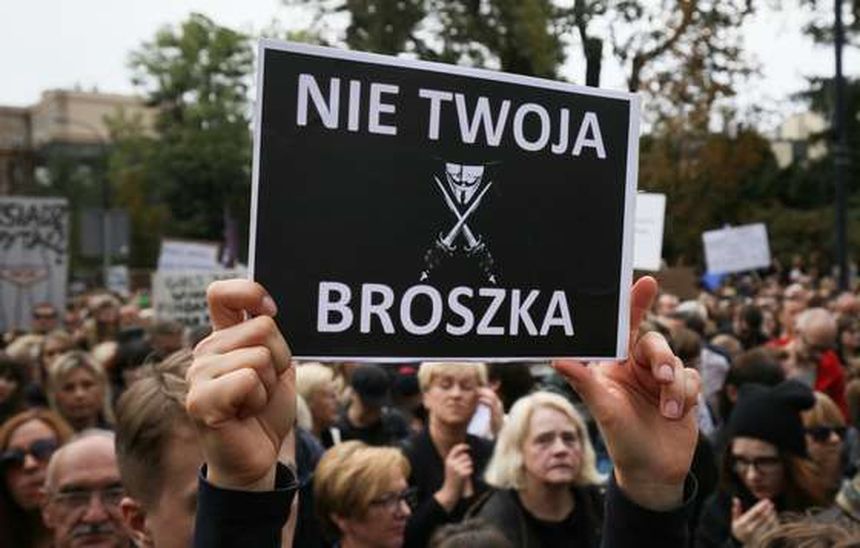 Kolejne trzy nauczycielki uniewinnione ws. udziału w czarnym proteście|undefined