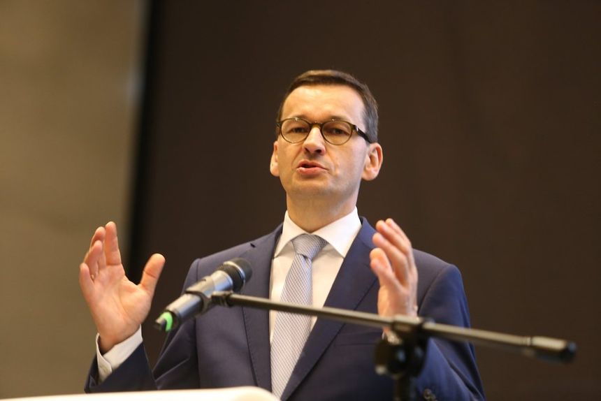 Morawiecki chce ciąć przywileje emerytalne. Na celowniku mundurówka i prawnicy|undefined