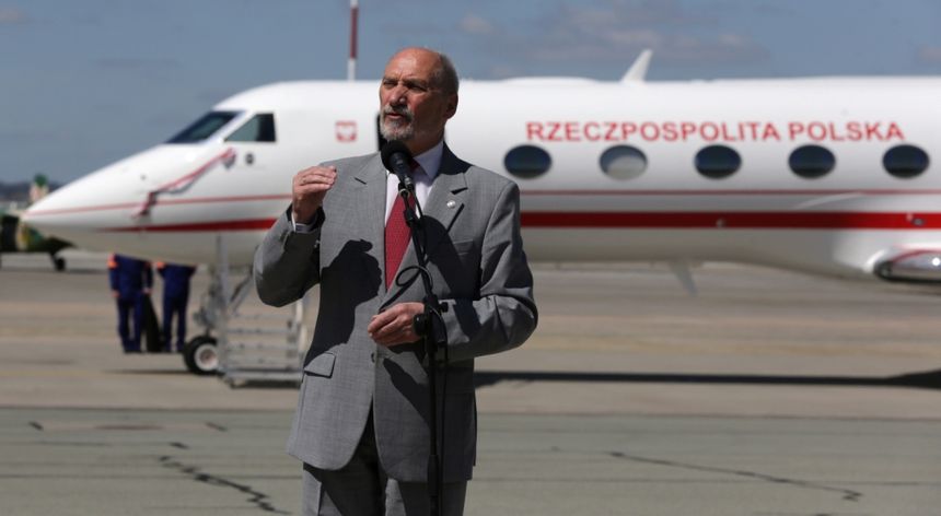 Macierewicz pokazał nowy samolot: Przez lata udawano, że polscy politycy są bezpieczni. Państwo przestało być teoretyczne|undefined