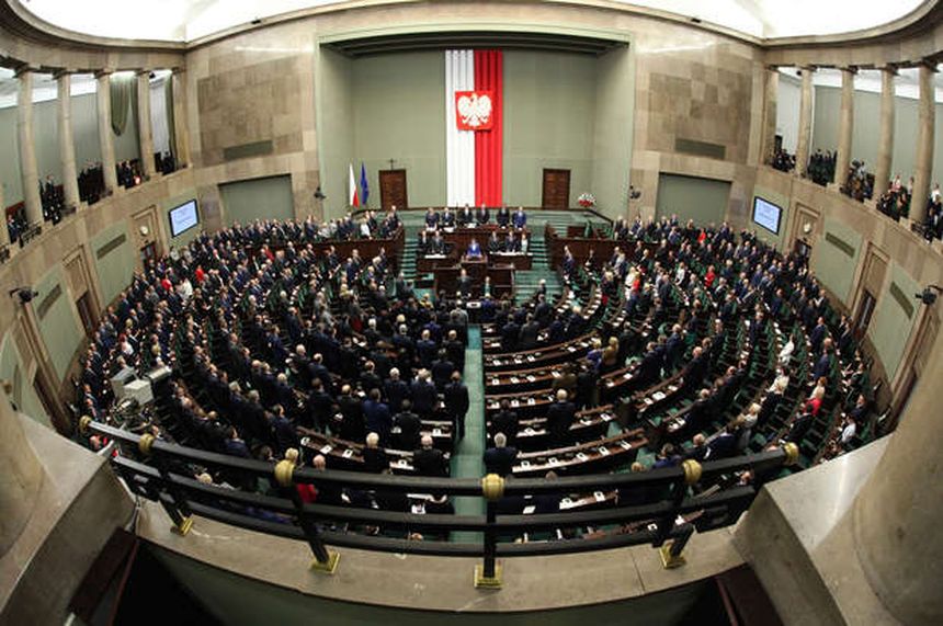 CBOS: 38 proc. zwolenników rządu, 31 proc. - przeciwników|undefined