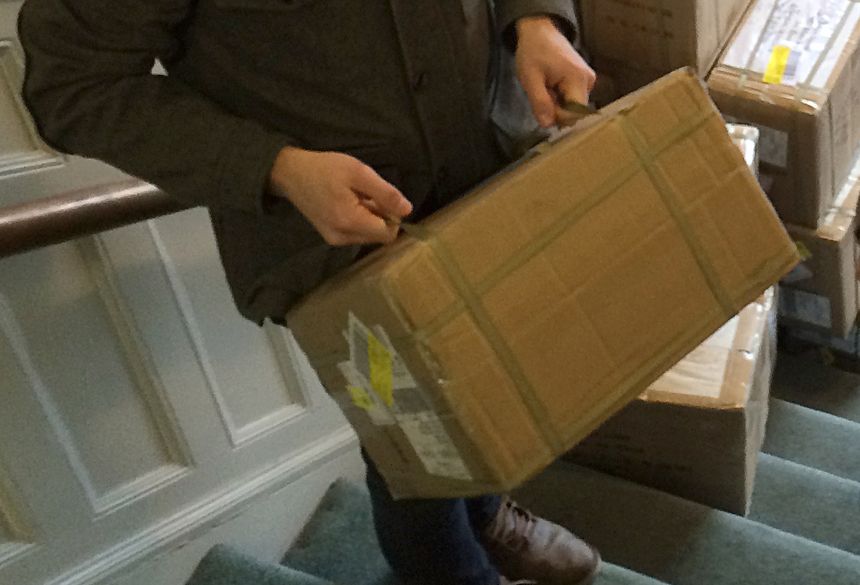 DHL ostrzega przed fałszywymi e-mailami. Co robić jeśli taki dostałeś?|undefined