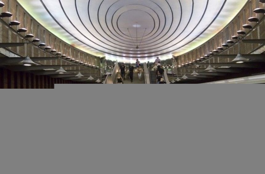 Plecak zostawiony na siedzeniu sparaliżował warszawskie metro. Co było w środku?|undefined