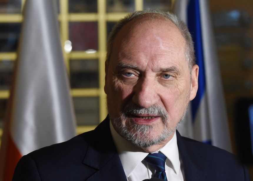Macierewicz|undefined