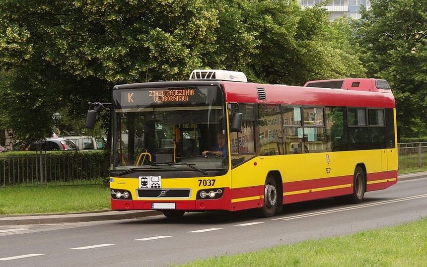 Wrocław. Okno spadło na 3-latkę w autobusie miejskim|undefined