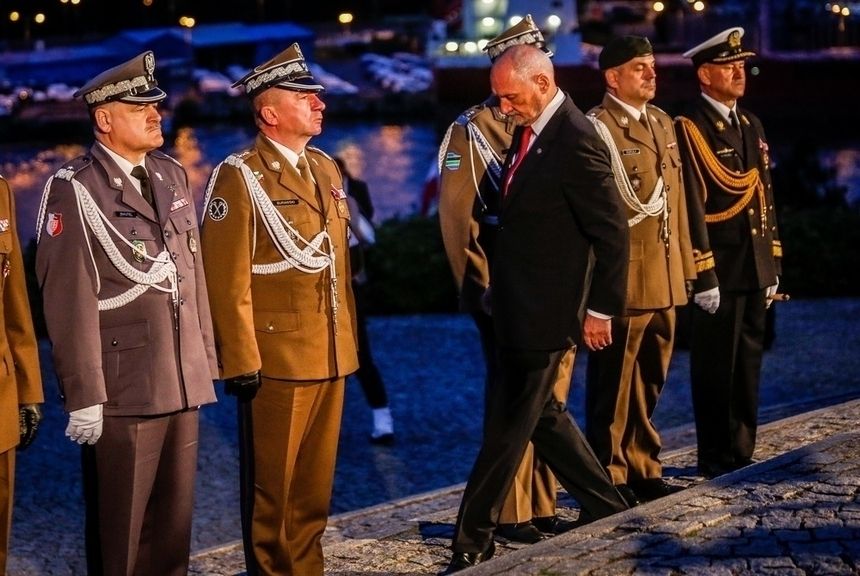 Macierewicz|undefined