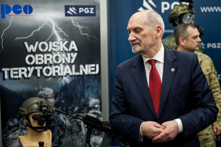 Macierewicz|undefined