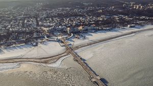 Zamarznięta Zatoka w Sopocie.