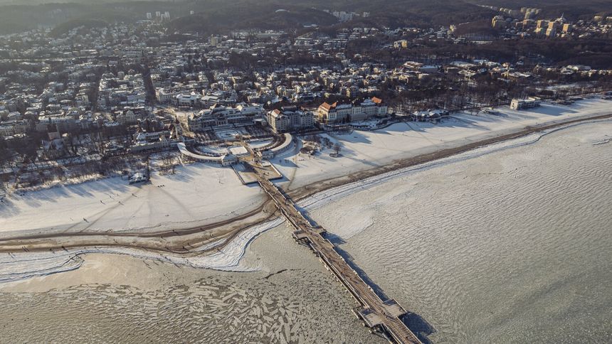 Zamarznięta Zatoka w Sopocie.