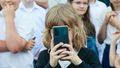 Ekspertka ostrzega przed wczesnym dawaniem dzieciom smartfonów