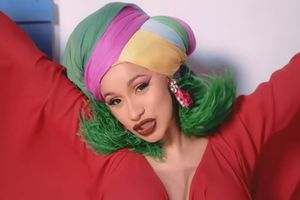 Cardi B w teledysku do piosenki 