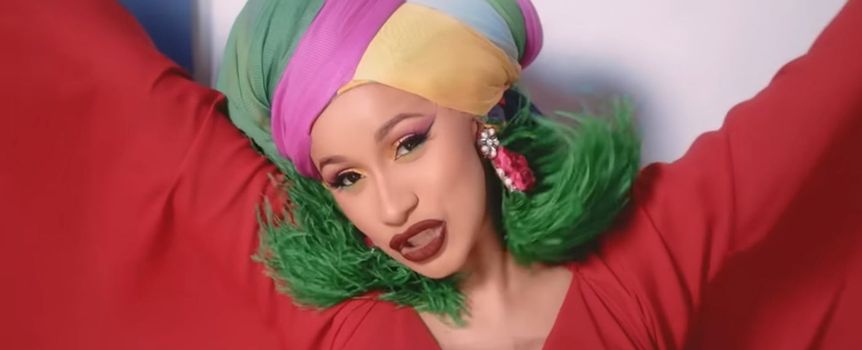 Cardi B w teledysku do piosenki 