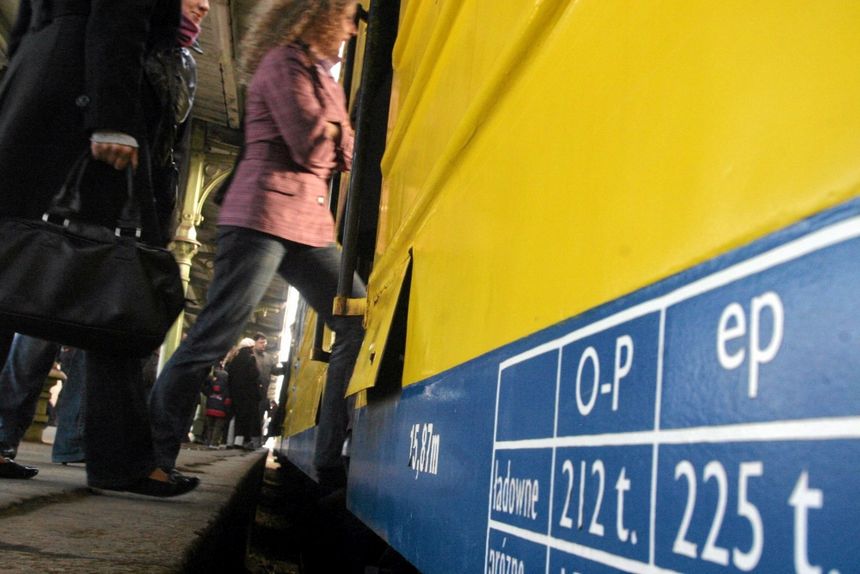 Dworzec SKM w Sopocie ewakuowany. Możliwe, że jest bomba w pociągu|undefined
