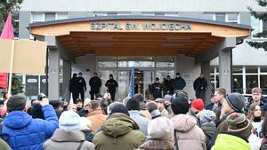 Antyaborcyjny protest przed szpitalem na Zaspie w Gdańsku