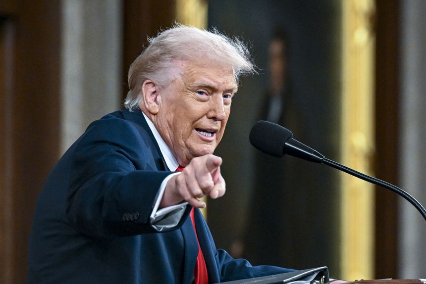USA. Obywatele popierają flagowy pomysł Trumpa
