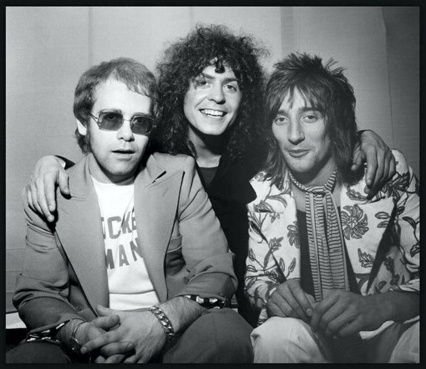 Rod Stewart obok Eltona Johna i Harry'ego Goodwina
