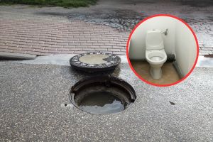 Toaleta i właz