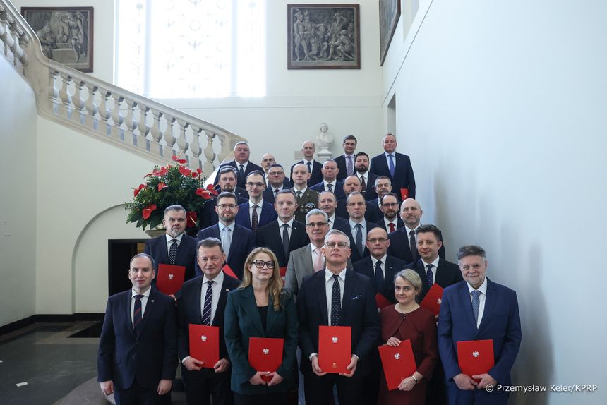 Prokurator Jerzy Ziarkiewicz ((drugi rząd od dołu, drugi z prawej, obok Michała Dworczyka)