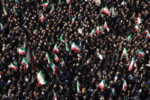 Mieszkańcy Teheranu na ulicach