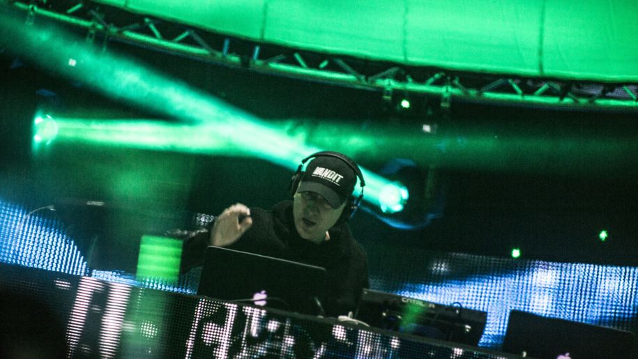 Paul van Dyk w trakcie występu na PGE Narodowym.