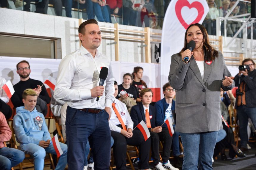 Wiceminister Michał Jaros (z lewej i wicemarszałkini Monika Wielichowska
