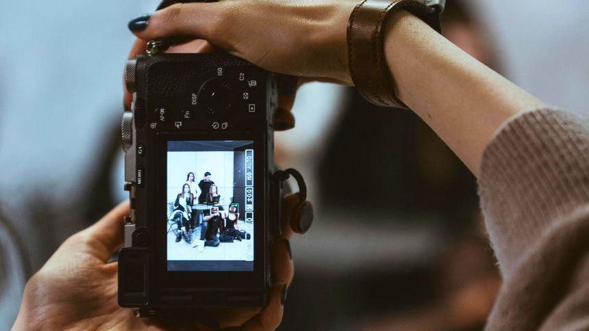 Szereg ćwiczeń pozwala walczyć z niechęcią do bycia fotografowanym.