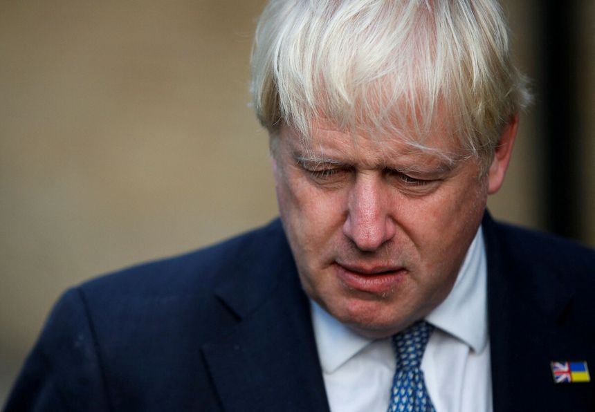 W lipcu Boris Johnson ustąpił ze stanowiska premiera Wielkiej Brytanii. Decyzja była pokłosiem m.in. afery Partygate.