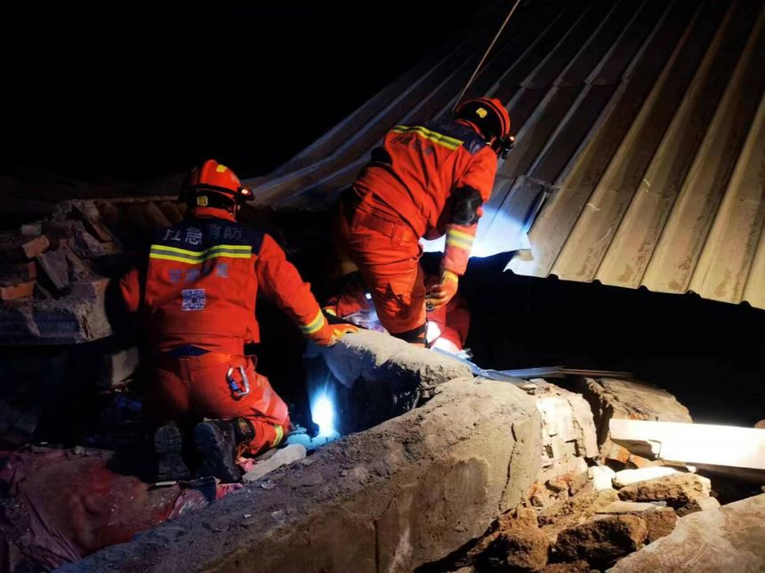 Trzęsienie ziemi w Chinach. Liczba ofiar, nowe informacje