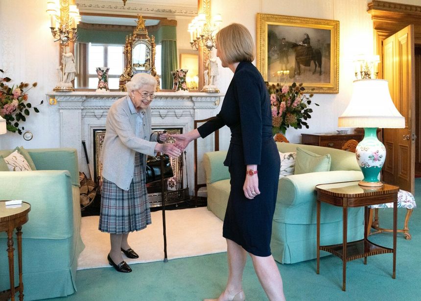 Elżbieta II i Liz Truss