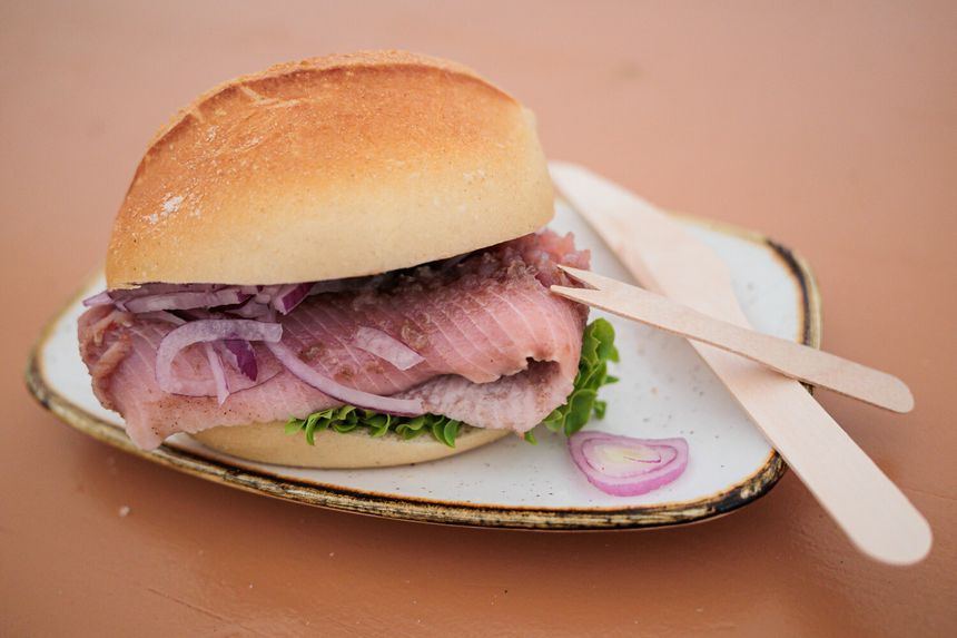 Bułka ze śledziem Fischbrötchen, Rugia