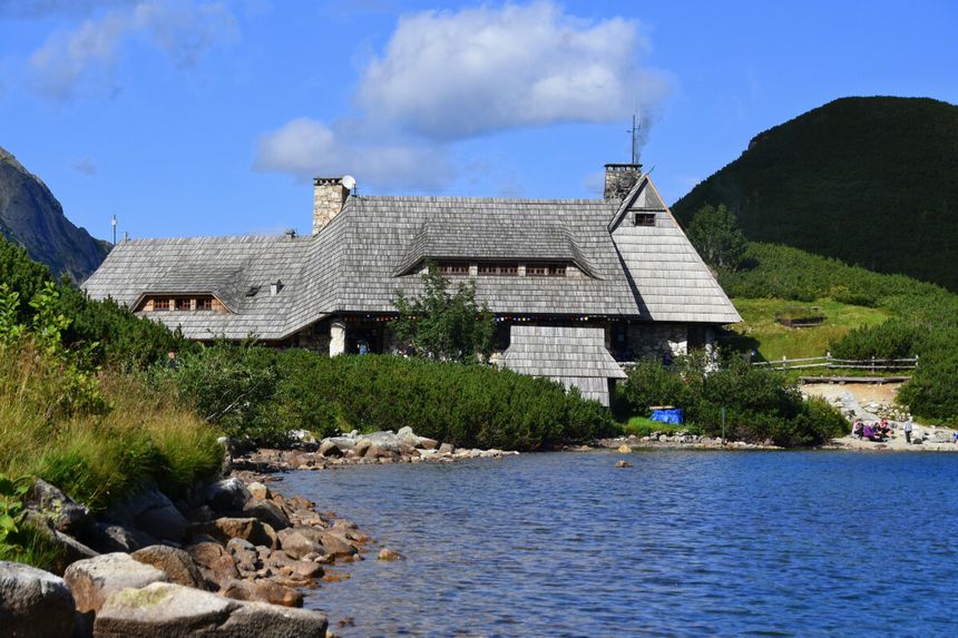 Tatry, Dolina Pięciu Stawów Polskich, Schronisko PTTK