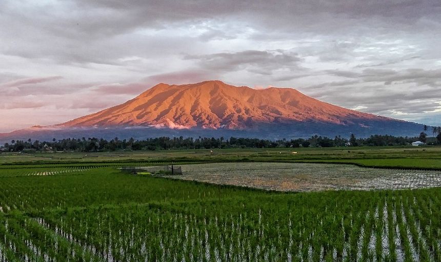 Wulkan Marapi wybuchnął na początku 2024 roku w Indonezji